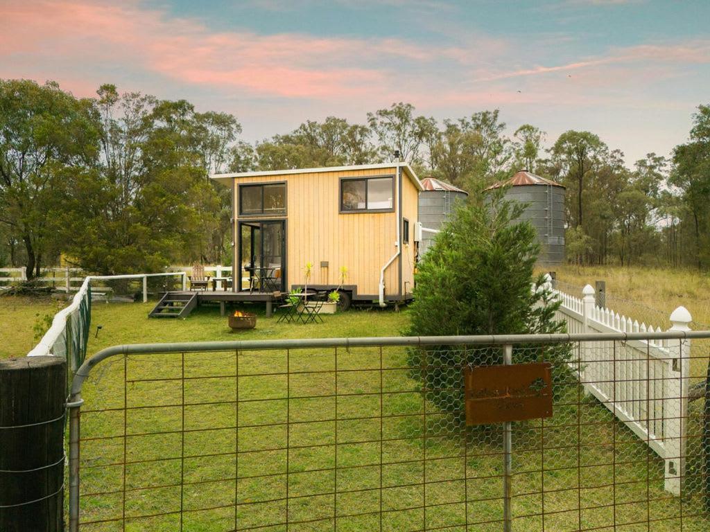 Yellow Rock Views By Tiny Away Broke Exterior photo