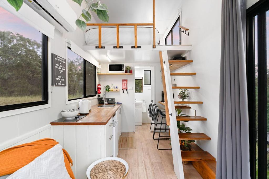 Yellow Rock Views By Tiny Away Broke Exterior photo
