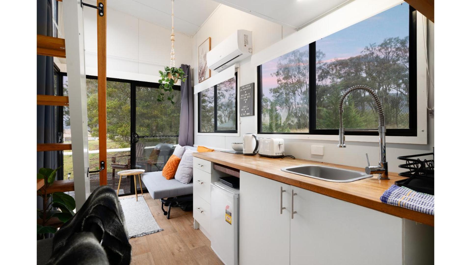 Yellow Rock Views By Tiny Away Broke Exterior photo