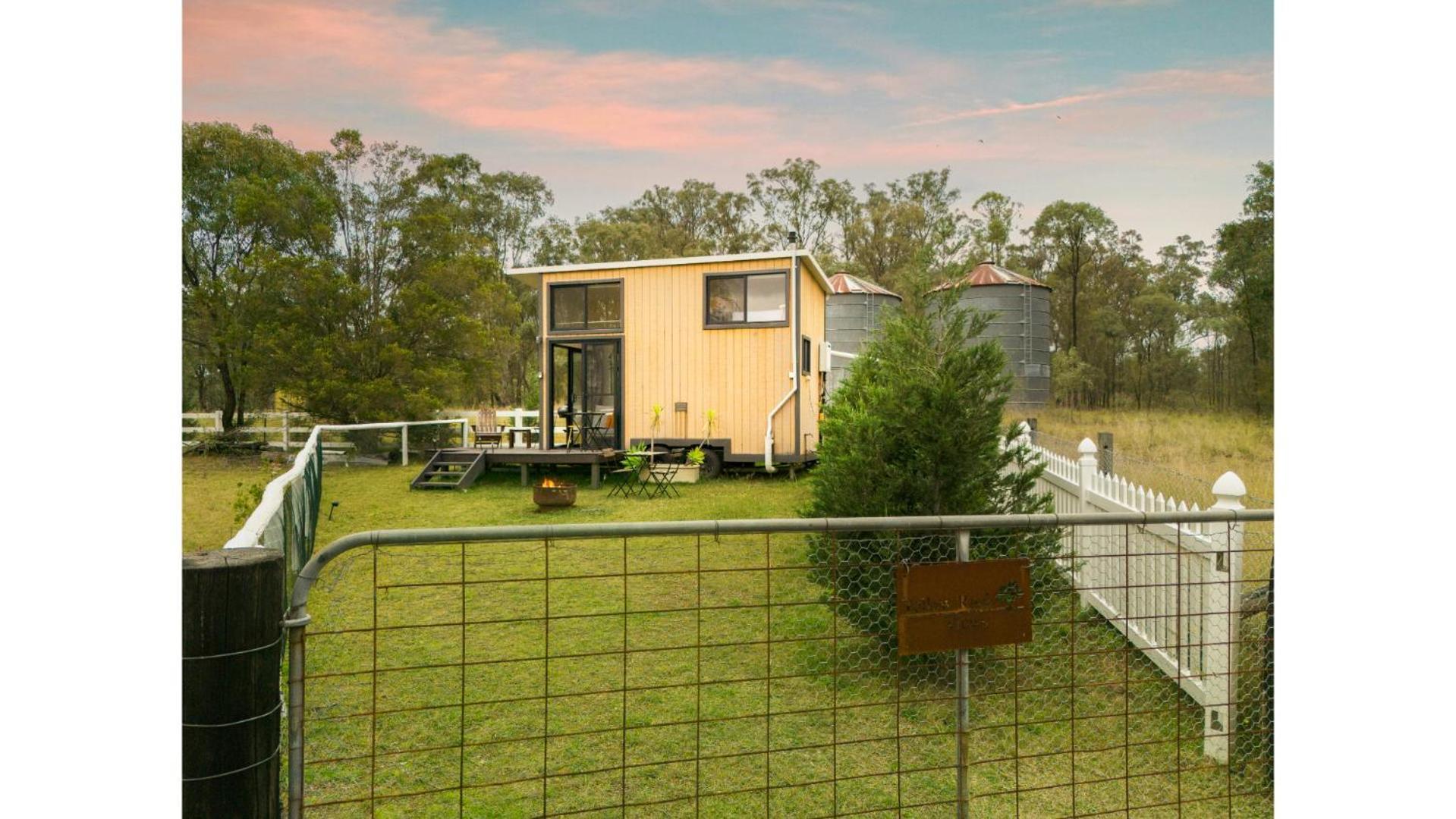 Yellow Rock Views By Tiny Away Broke Exterior photo